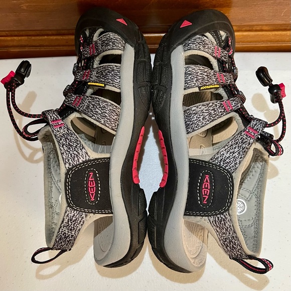Keen Newport H2 Sandal | Black/Pink | Size 7.5 - Picture 8 of 14